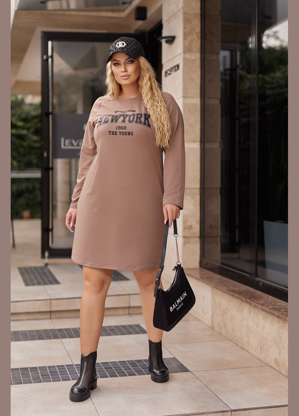 Кофейное спортивное спортивное трикотажное платье с надписью Fashion Girl