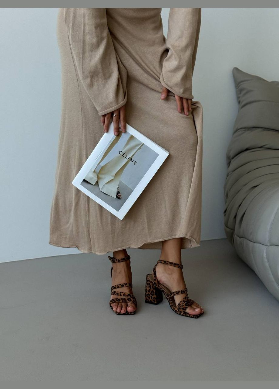 Жіночі стильні босоніжки на підборах натуральний замш леопардовий принт No Brand (296574190)