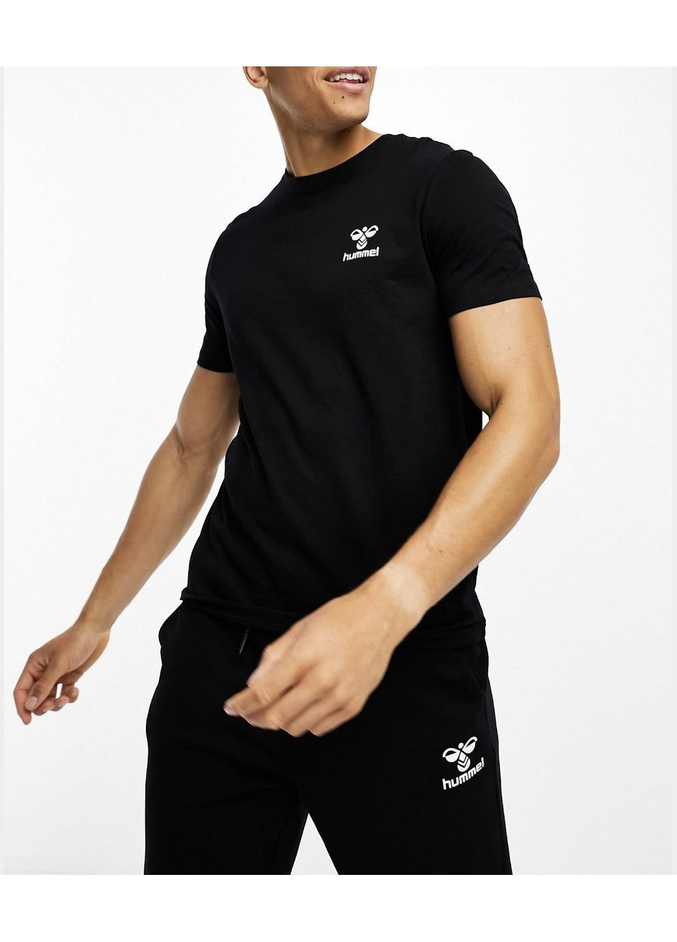 Чорна футболка regular fit Hummel