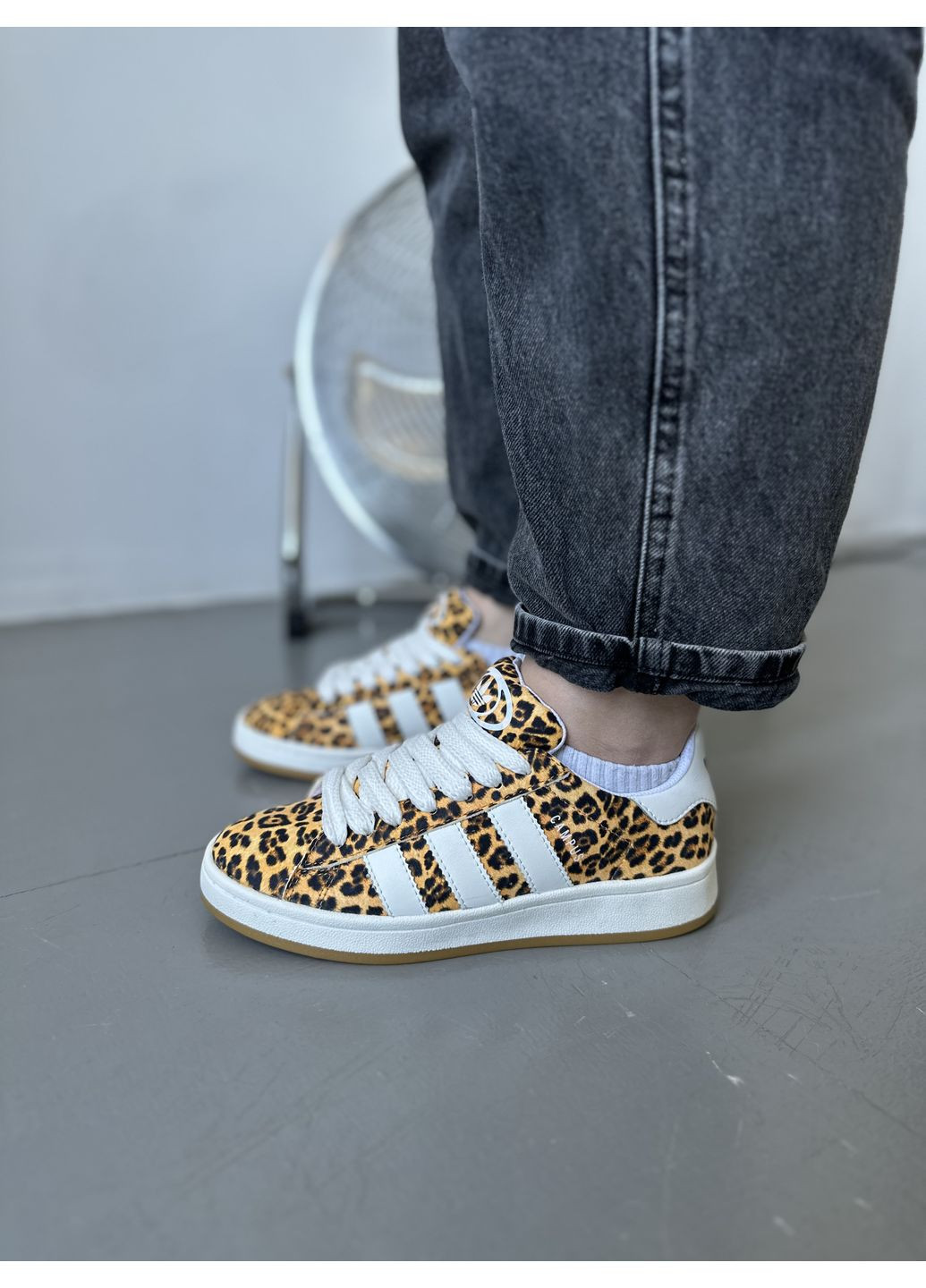 Белые демисезонные кроссовки мужские adidas campus white leopard адидас кампус No Brand