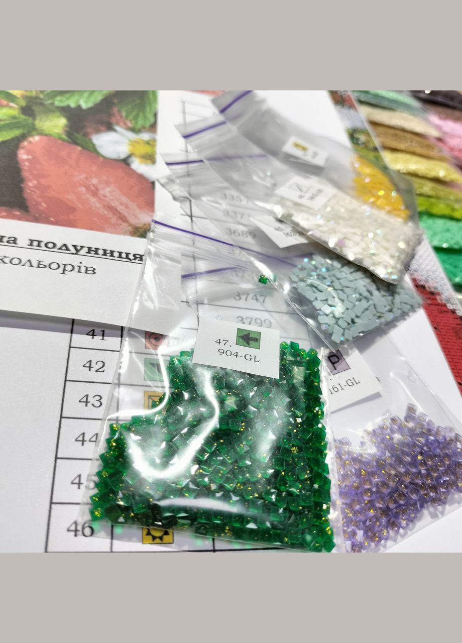 Набор алмазной мозаики НА подрамнике АЛМР-213 "Душистая клубника", 40*50см АлМазка (335056490)