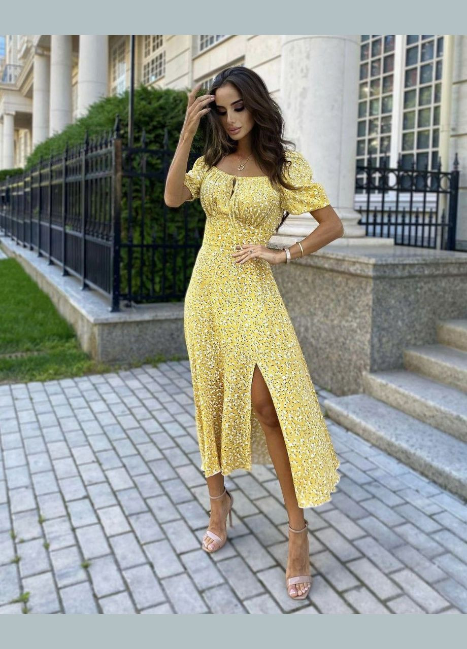 Світло-жовтий повсякденний сукня з розрізом popluzhnaya
