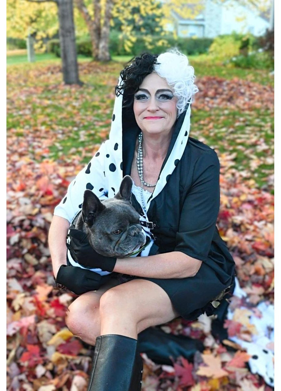 Коротка жіноча кучерява перука Круелла Де Віль Чорно-біла, термостійка, на Хелловін, косплей, корпоратив Topcosplay No Brand (347581872)