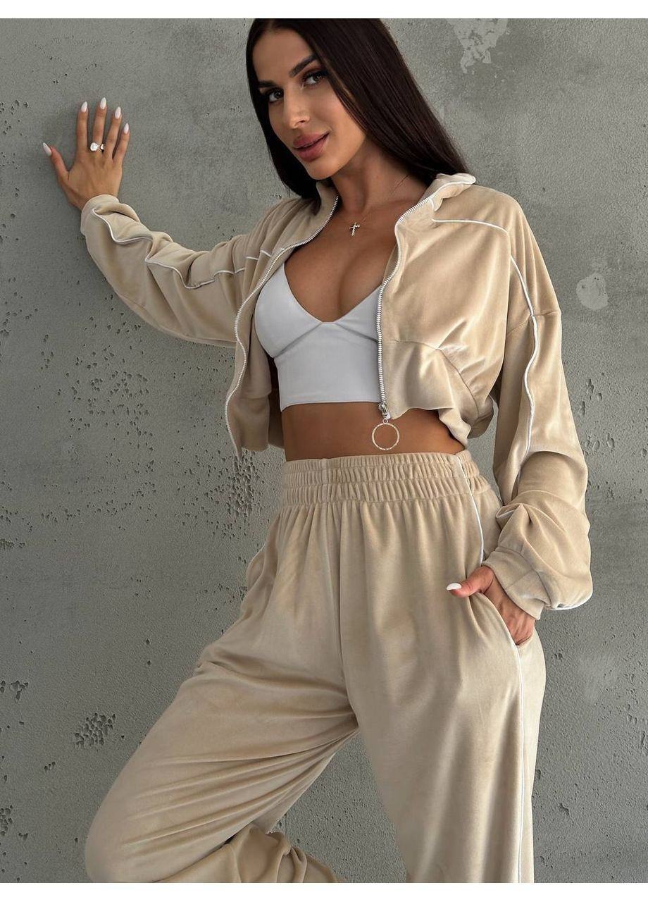 Жіночий спортивний костюм з велюру: укорочена кофта та штани з високою посадкою MonCher (363849286)