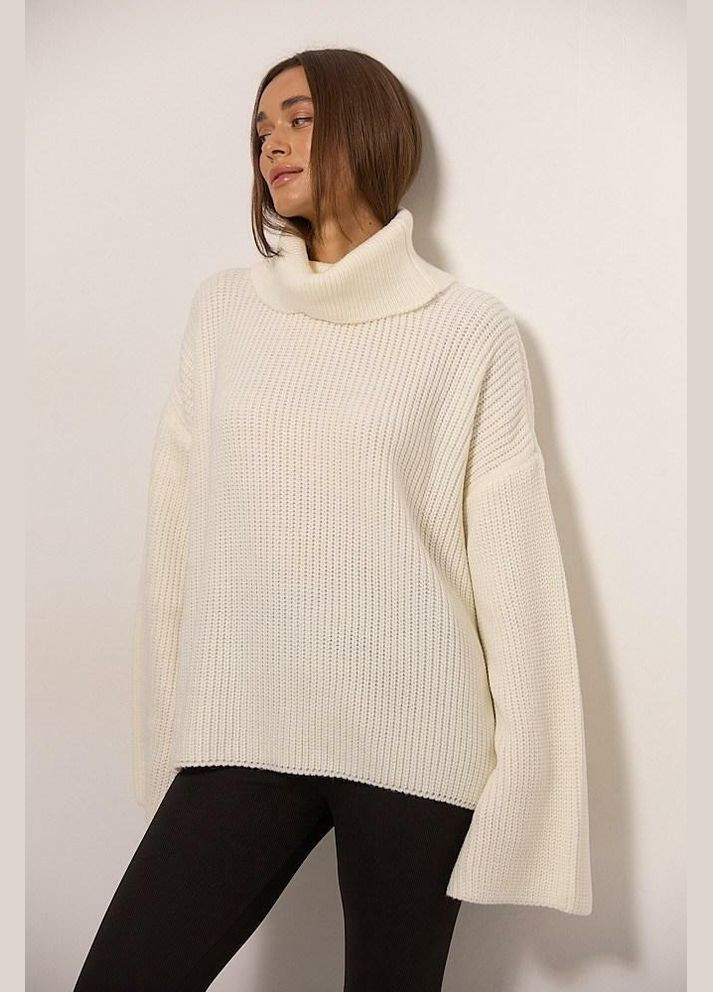 Жіночий в`язаний светр oversize з розрізом ззаду на комірі MKAR102272-1 Modna KAZKA (337145132)