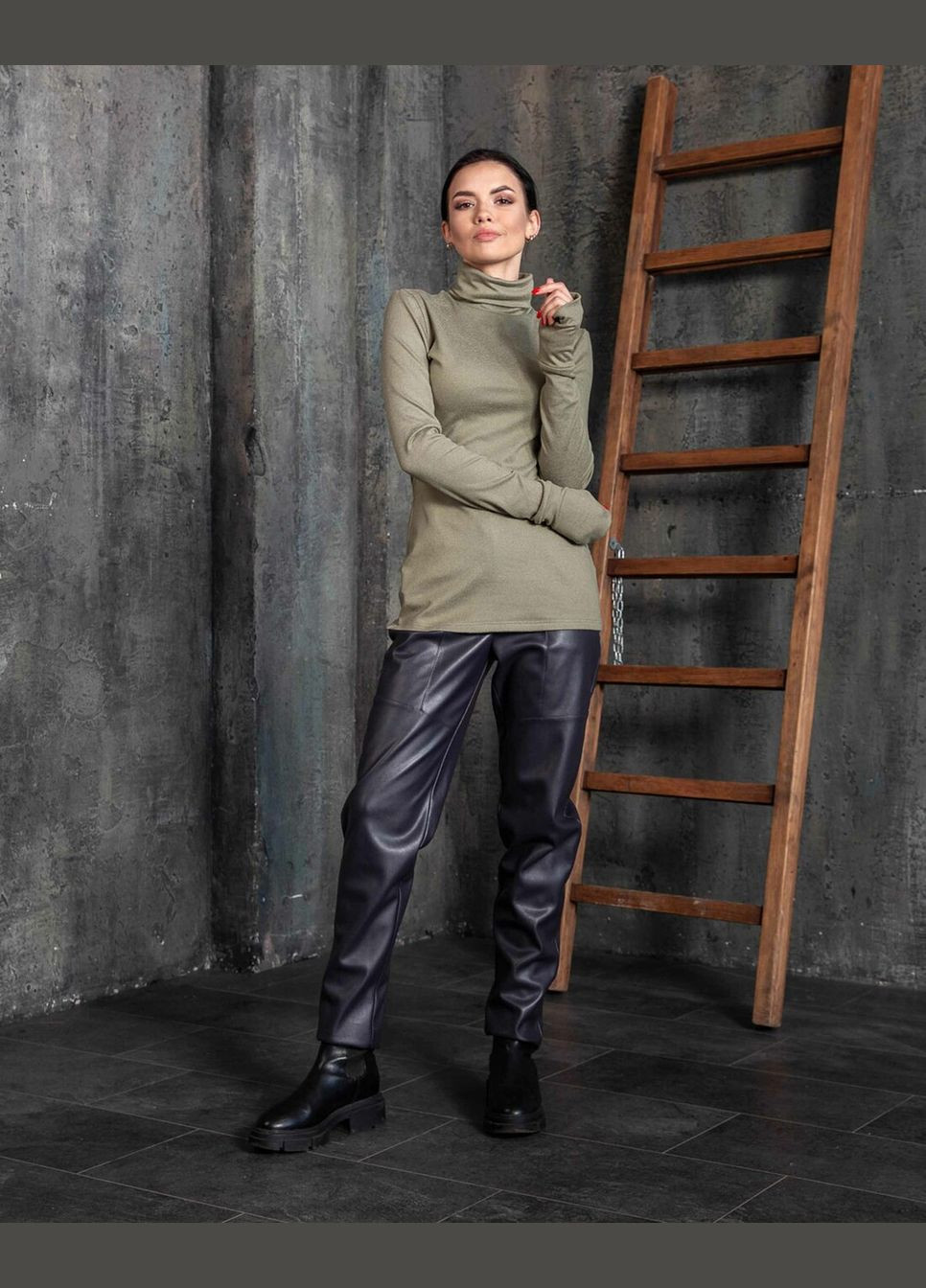 Оливковий зимовий жіночий трикотажний гольф з мітенками та високою горловиною (го 17.1-90/18) RiMari