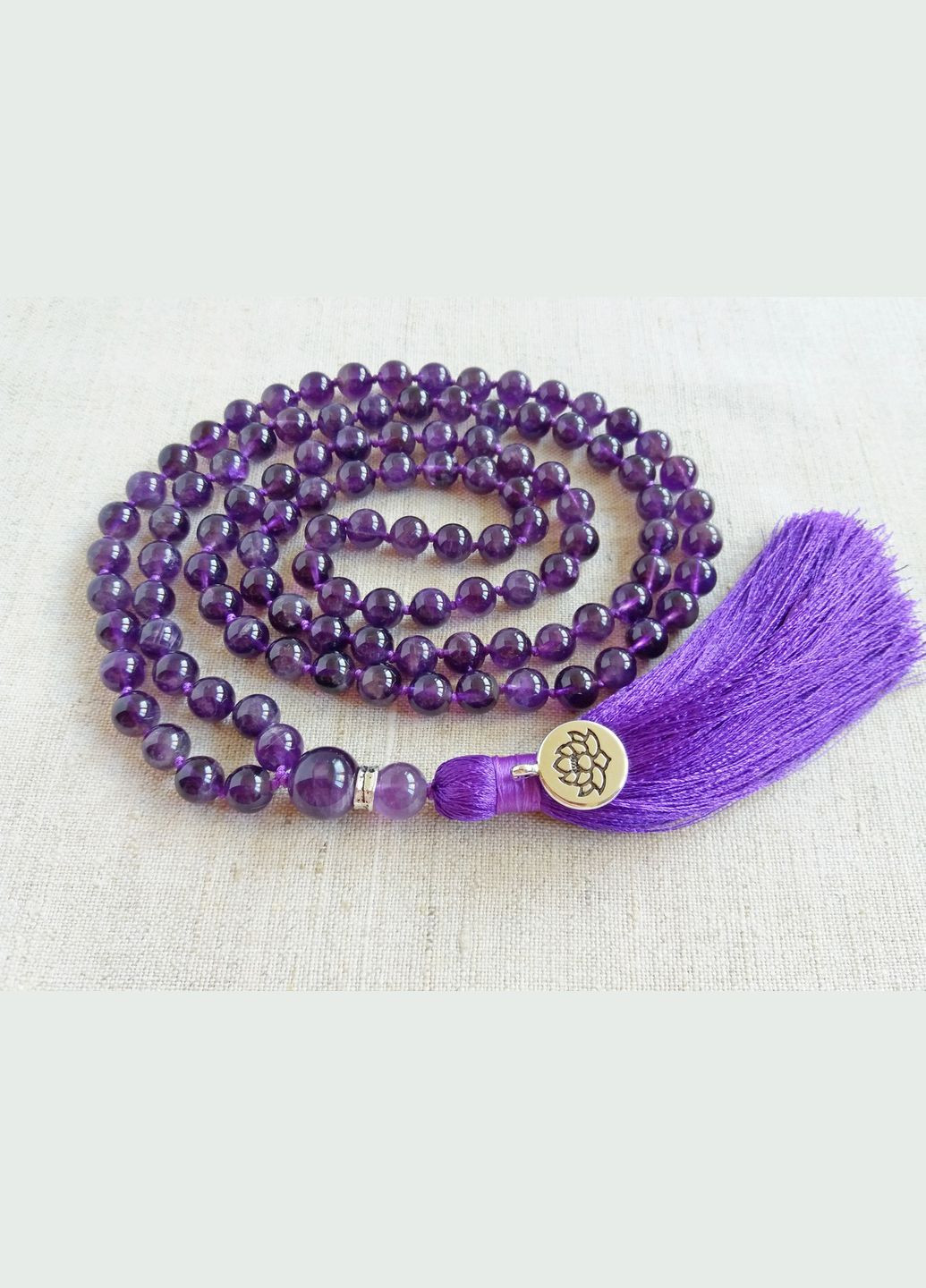 Четки из Аметиста 108 бусин с узлами d 8мм No Brand (336950752)