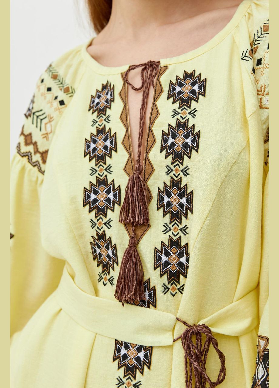 Жовтий жіноче плаття ярусне з вишивкою лляне жовте mkrm4077-1 Modna KAZKA