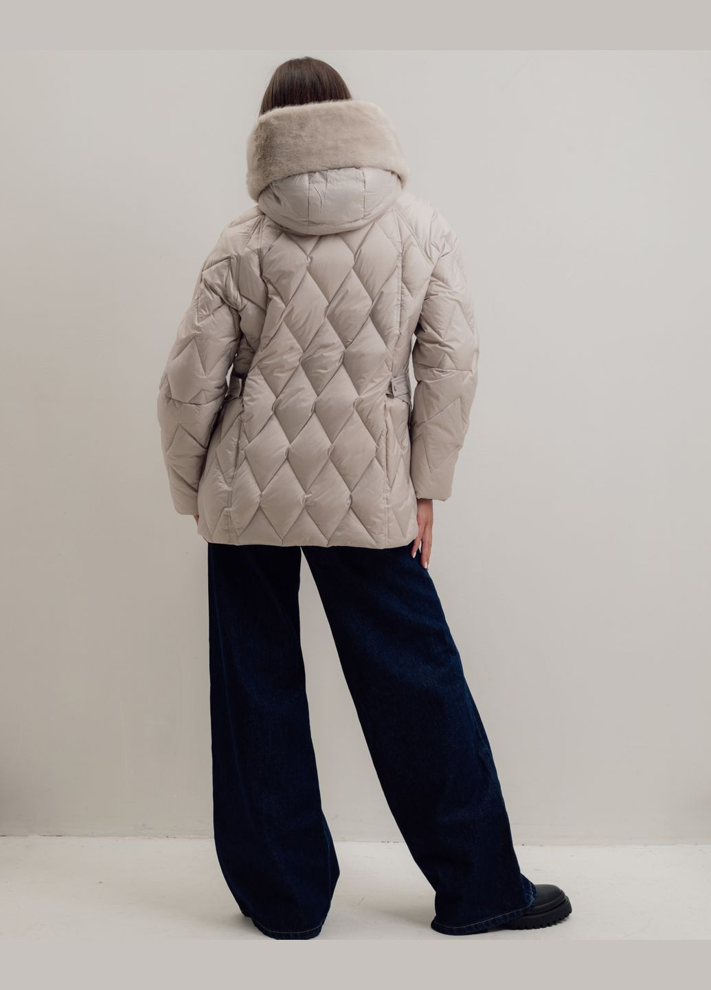 Молочна зимня куртка жіноча з хутром Batterflei