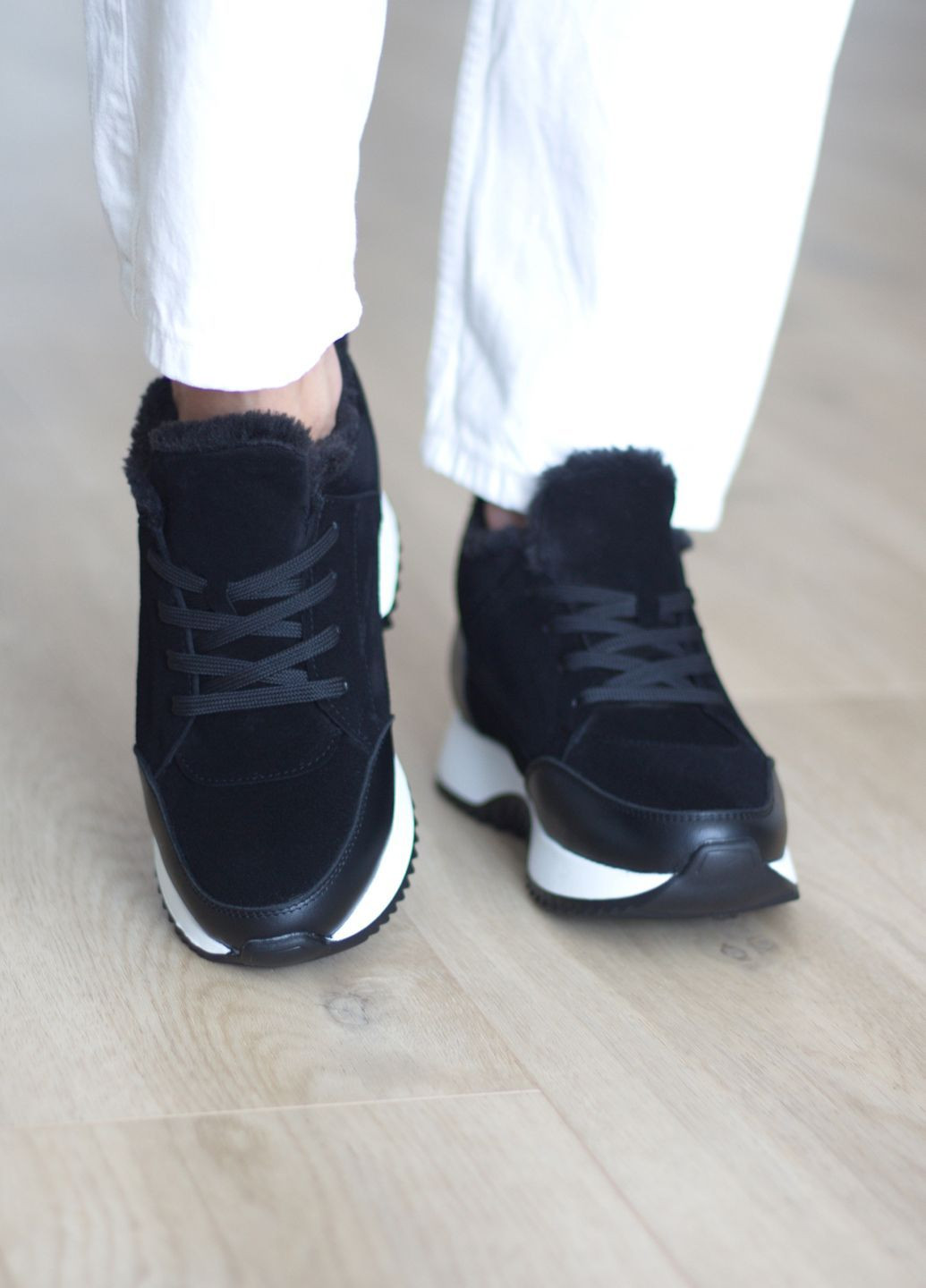 Кроссовки женские из натуральной светлой молочной замши и мехом внутри Zlett 3808 чёрные зима (362663895)