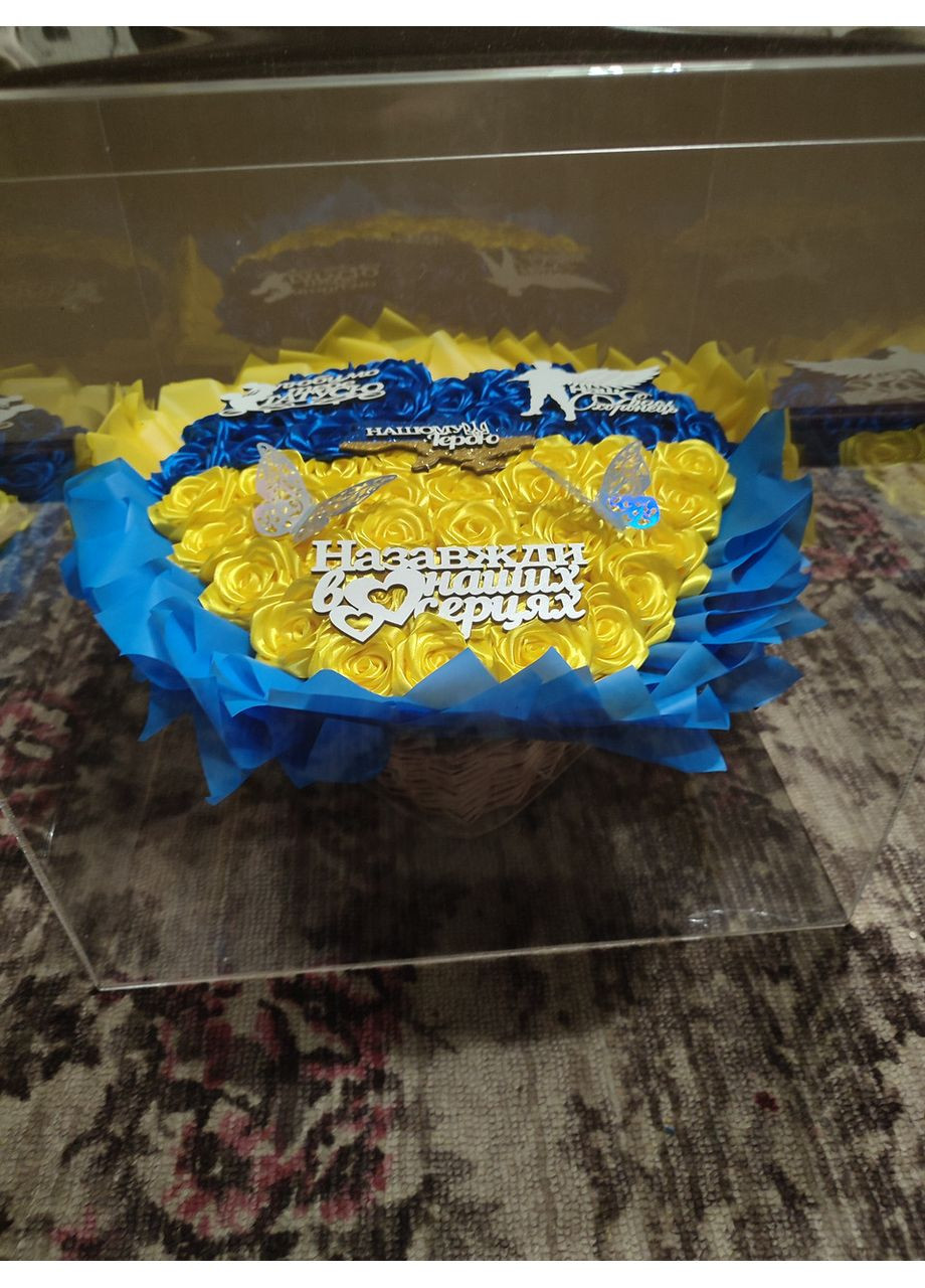 Букет из атласных лент в акриловом кубе. No Brand (368672321)