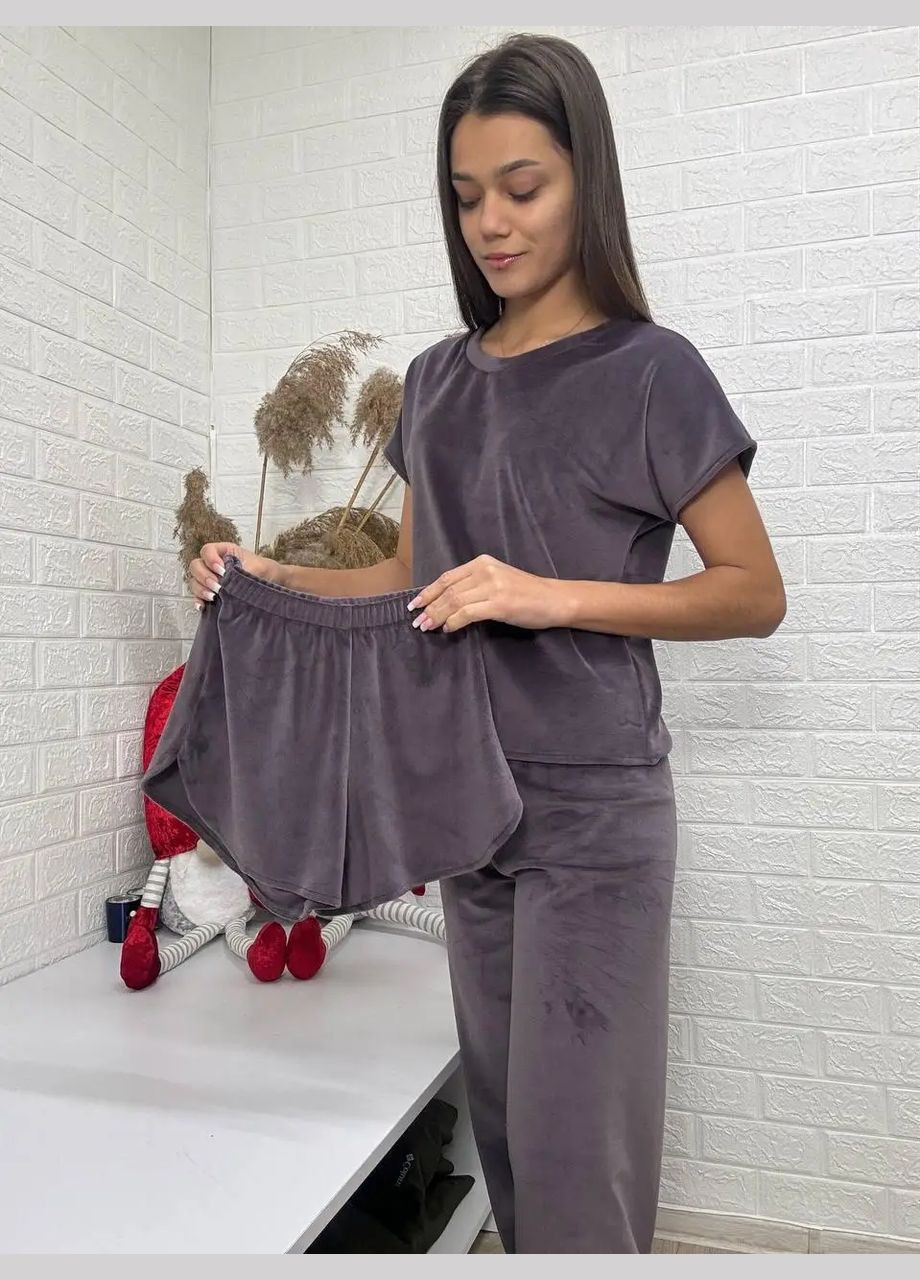 Коричневая всесезон женский велюровый комплект тройка (шорты, брюки и футболка) в цвете капучино. No Brand