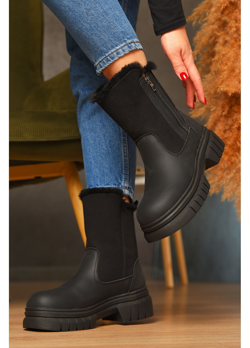 Зимние ботинки женские зимние черного цвета казаки Let's Shop без декора из искусственного нубука