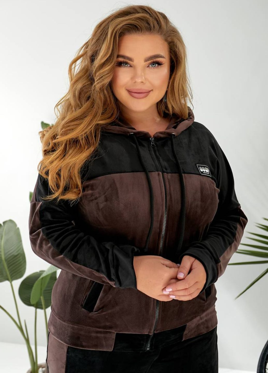 Велюровий повсякденний костюм двійка з кольоровими вставками: кофта наблискавці з капюшоном + штани Україна (322195697)