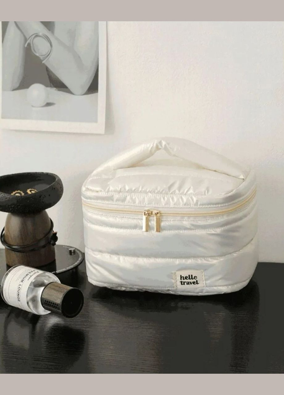 Сучасна елегантна текстильна стьобана косметичка-сумка перламутрового кольору. No Brand (324559335)