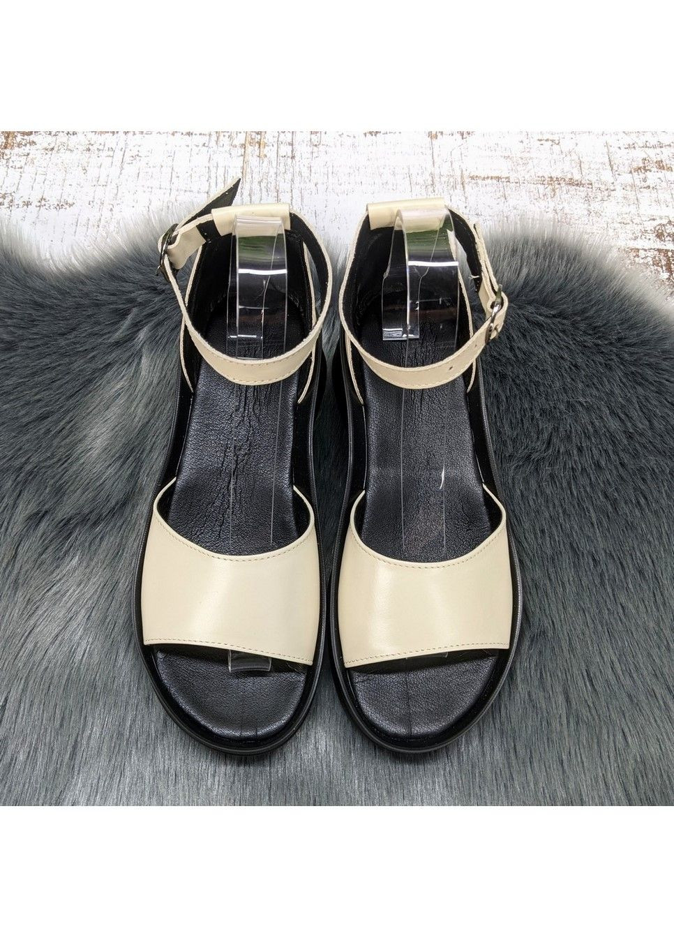 Молочные босоножки женские кожаные на платформе AMIR с ремешком