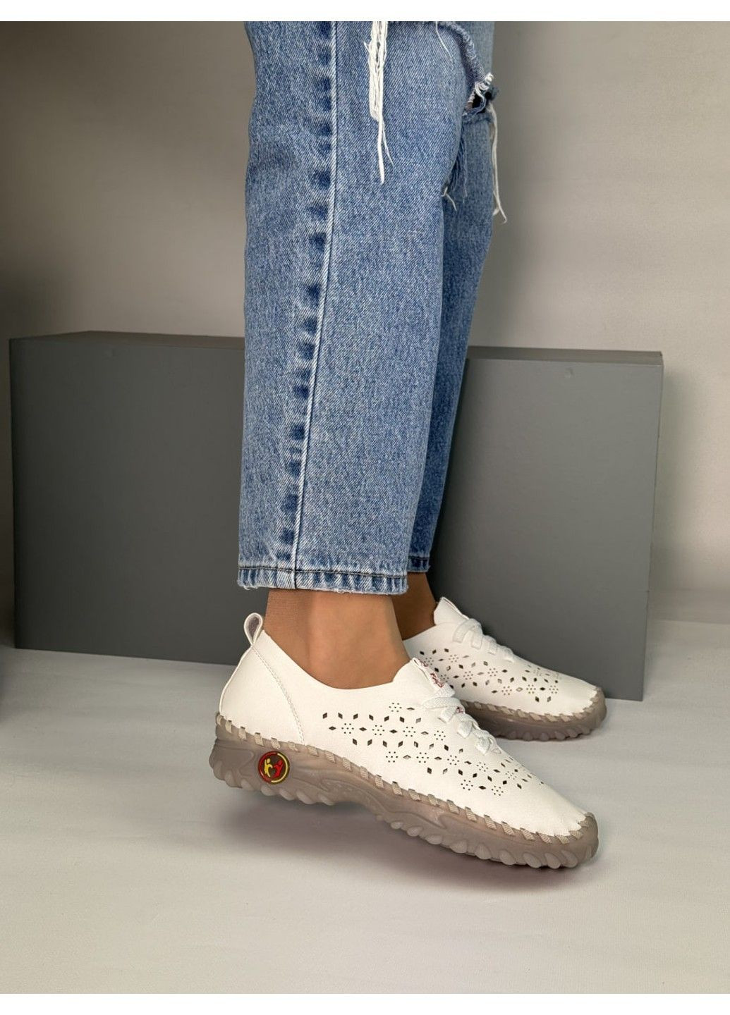 Белые 402 мокасины кожаные белые с перфорацией VIKA