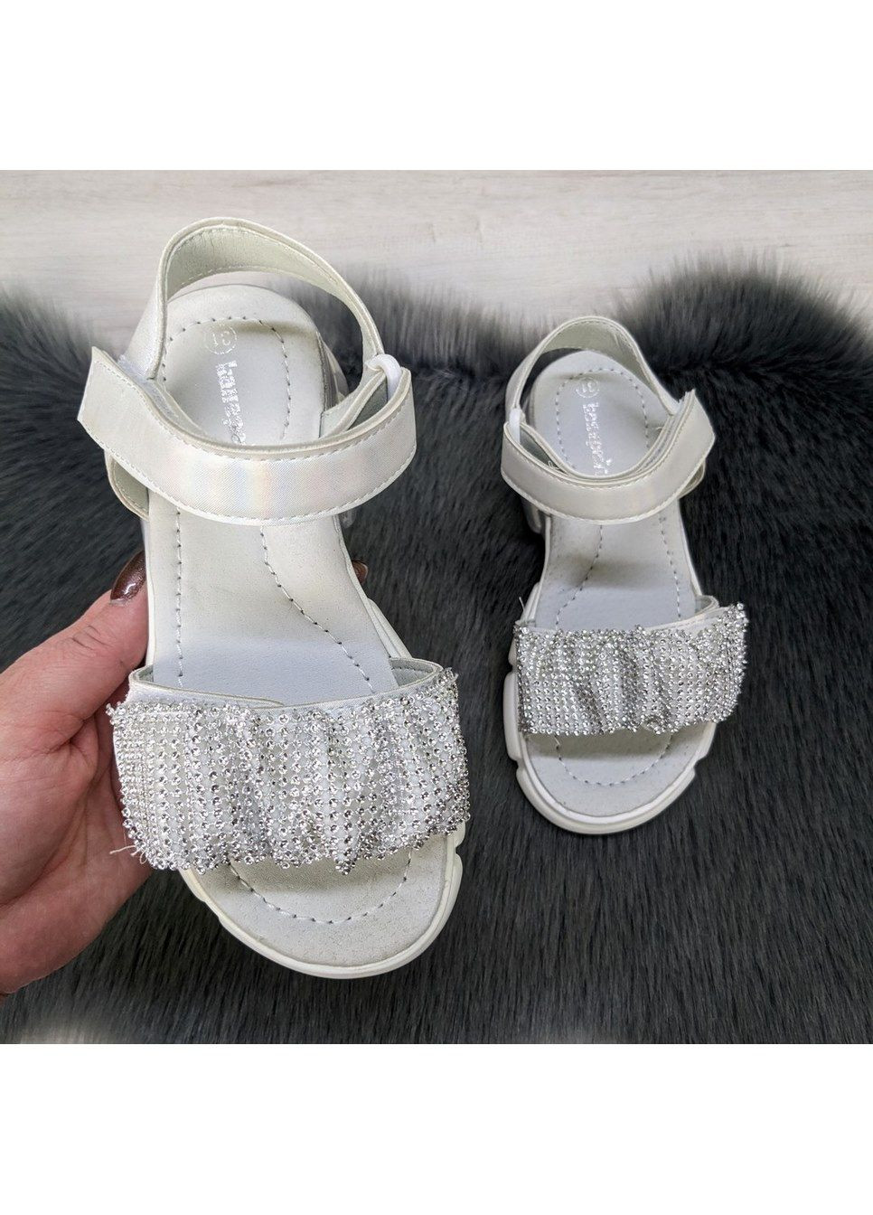 Белые босоножки подростковые Fashion со стразами