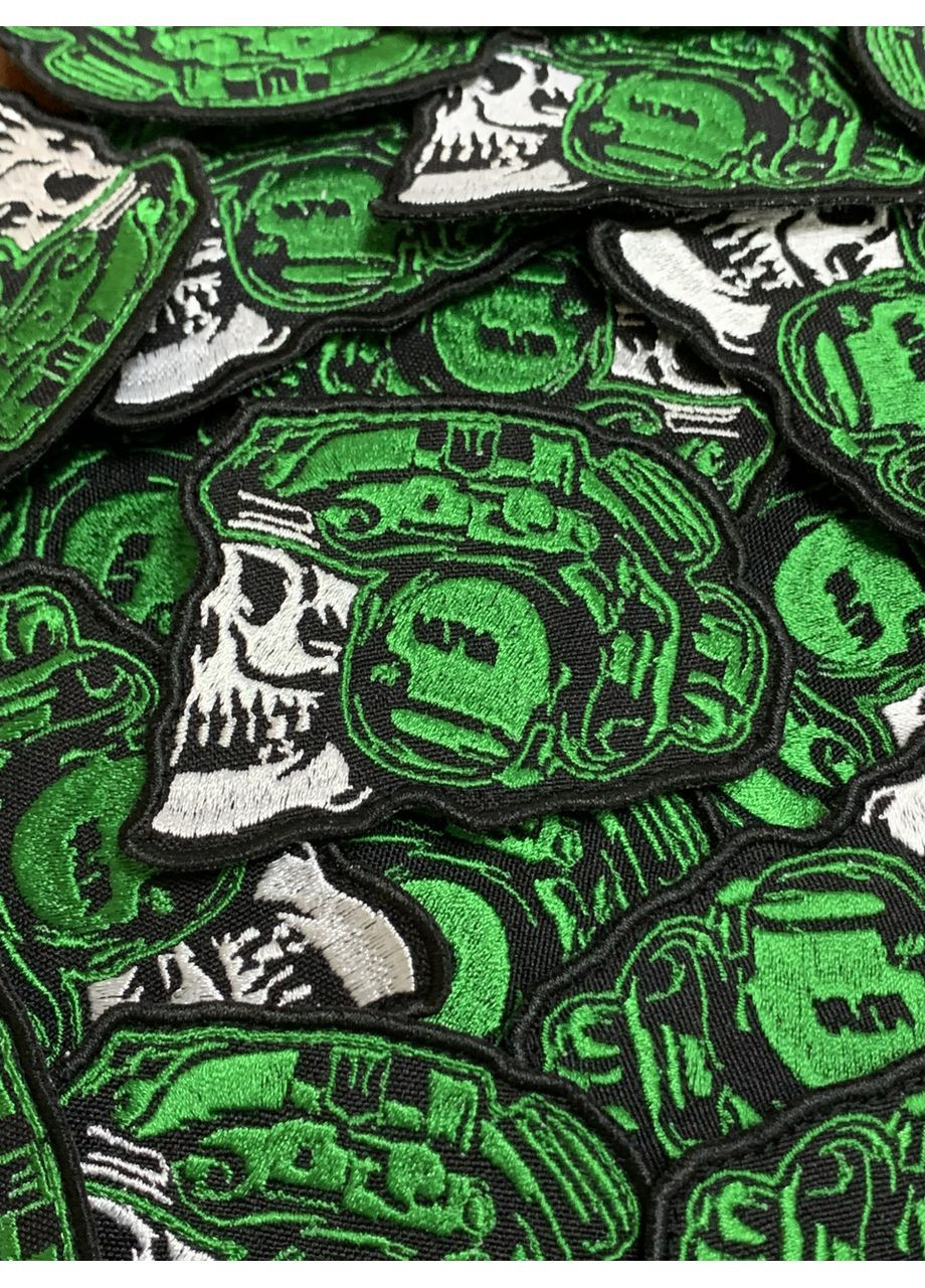 Шеврон Череп у шоломі (Форма контурна. На липучці) Розмір 7x8см No Brand (369924685)