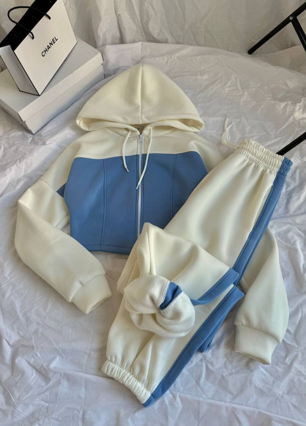 Костюм двойка: Укороченная кофта с капюшоном и брюки. Tik-Tak (341735696)