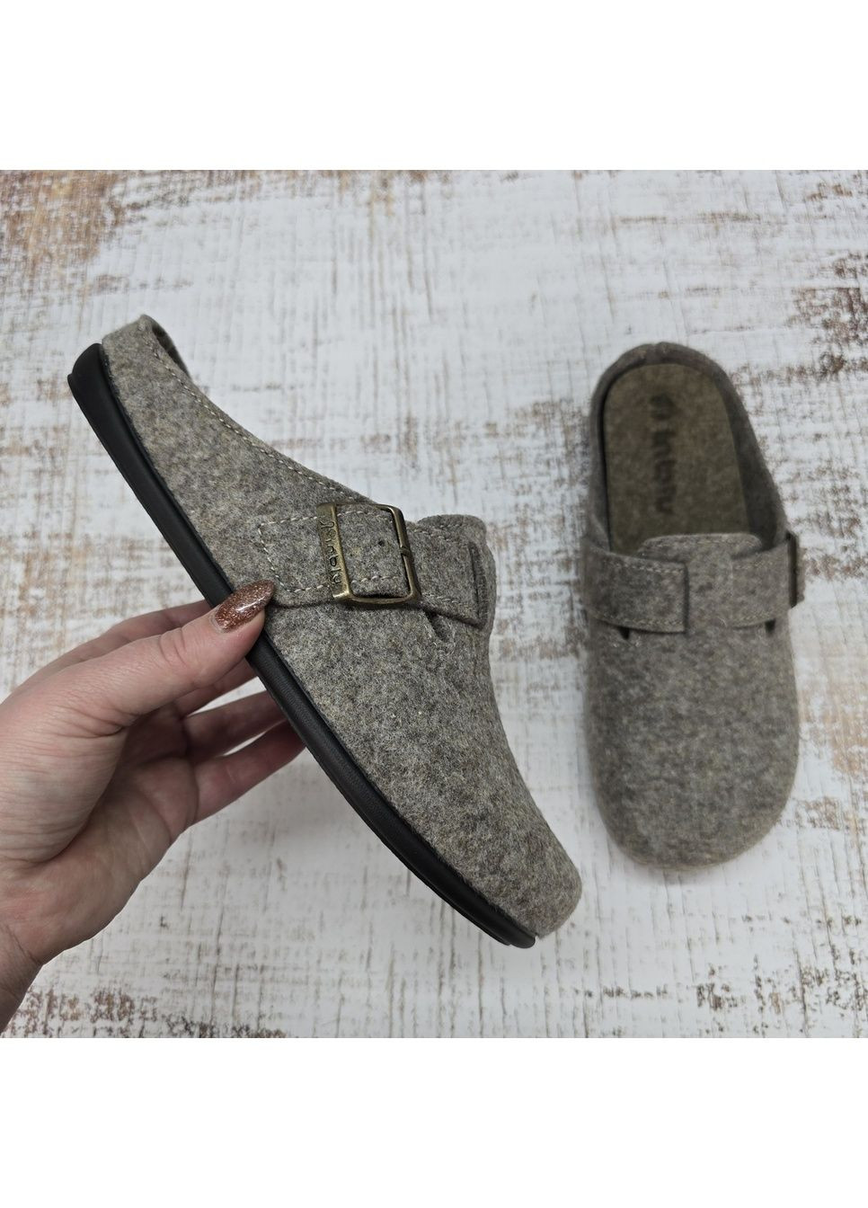 Бежевые тапочки мужские бежевые фетровые на полиуретановой подошве Inblu