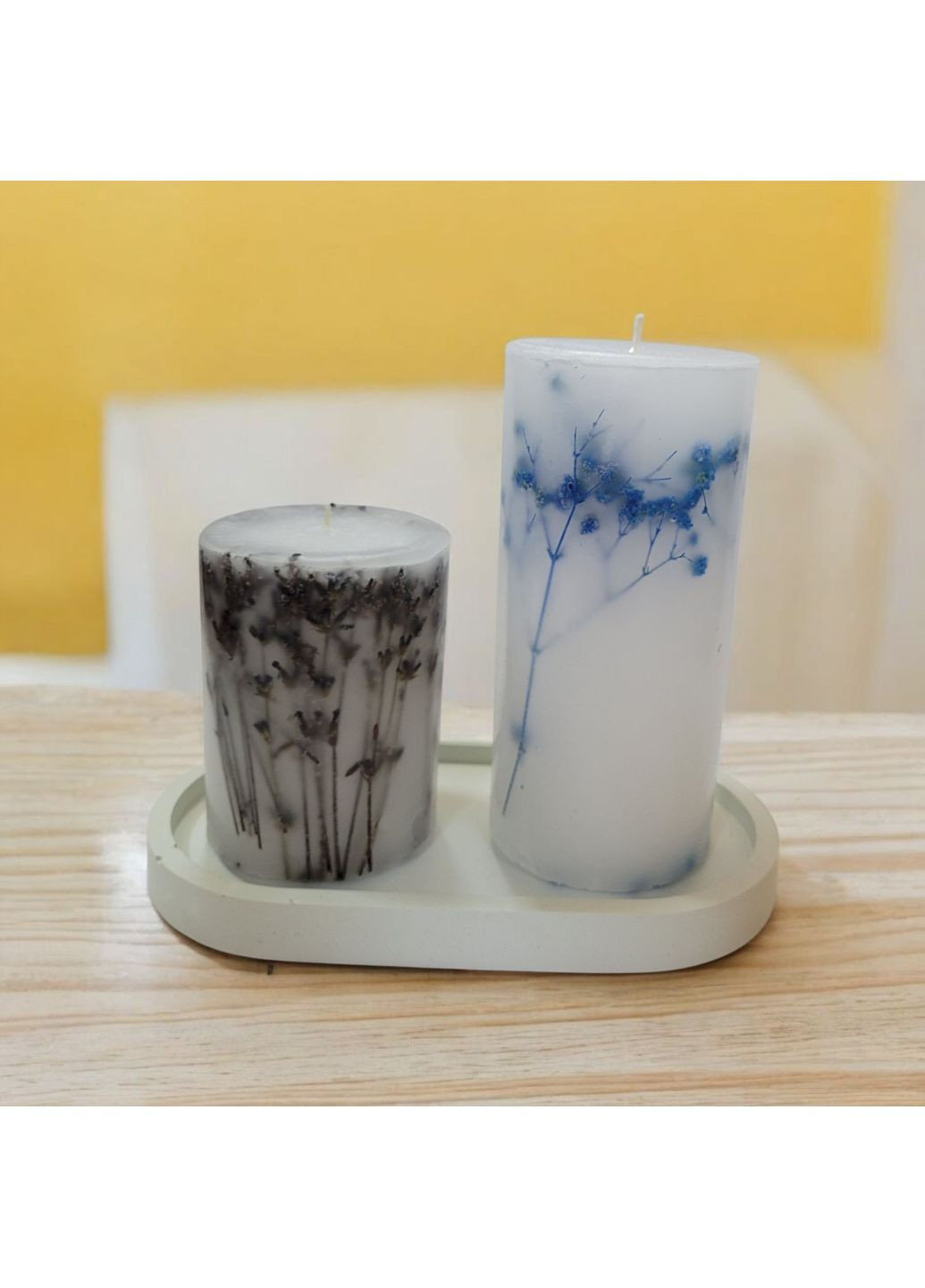 Набір декоративних свічок ручної роботи свічки в наборі з 2 шт на овальній підставці з гілочками блакитної гіпсофіли та лаванди Handmade Studio - AV (370203268)