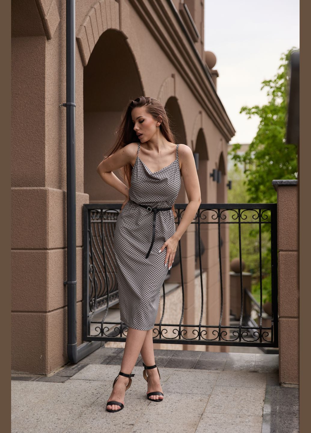 Светло-коричневое платье MN в горошек