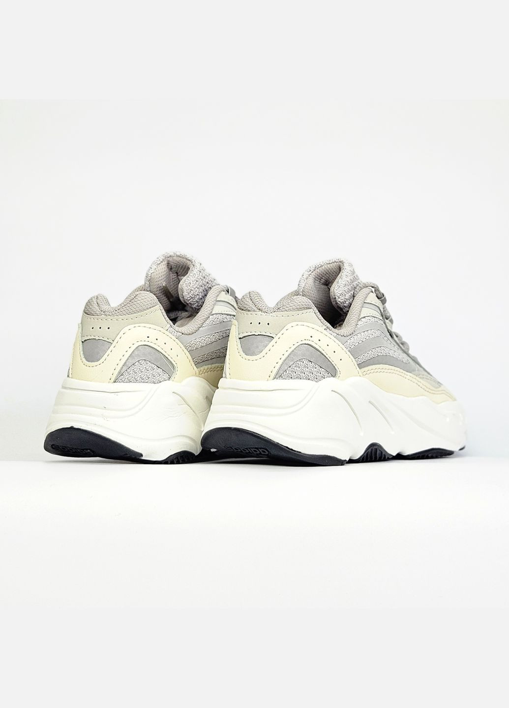 Кроссовки женские и мужские Adidas Yeezy 700 v2 Static beige | Адидас Изи 700 в2 бежевые No Brand бежевые демисезоны (307397807)