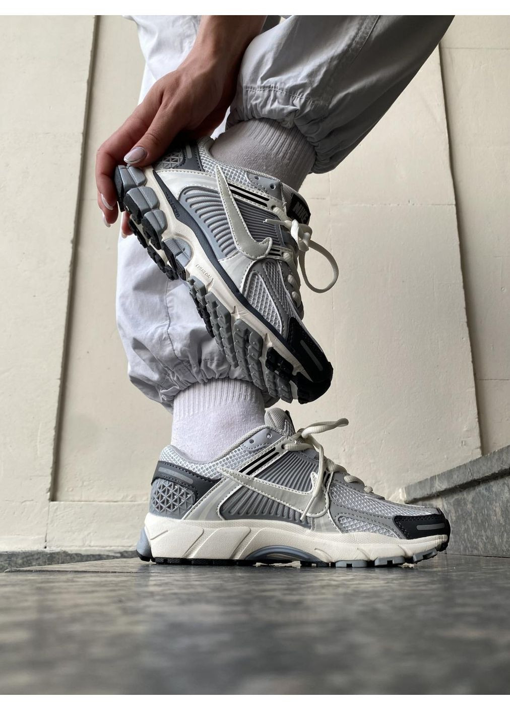 КРОССОВКИ ЖЕНСКИЕ NIKE ZOOM VOMERO 5 GREY WHITE НАЙК АИР ЗУМ ВОМЕРО 5 No Brand серые демисезоны (368868758)