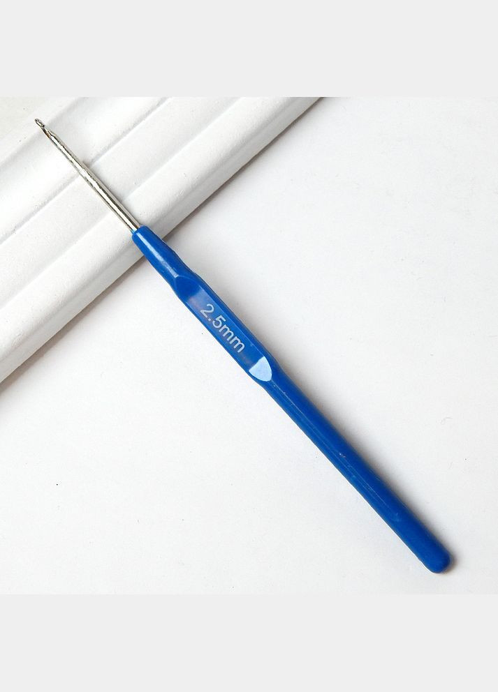 Крючок для вязания с пластиковой ручкой, металл, 2,5 мм No Brand (345734204)