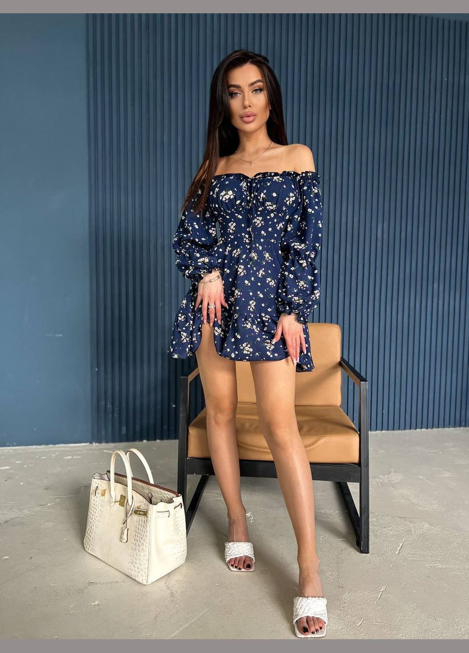 Синя легка літня коротка сукня з якісного штапеля, яскрава сукня з квітковим принтом і відкритим декольте No Brand