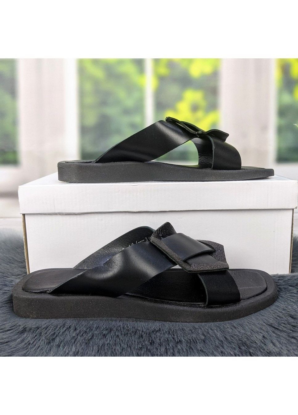 Черные шлёпанцы кожаные женские чёрные на плоской подошве PRIME