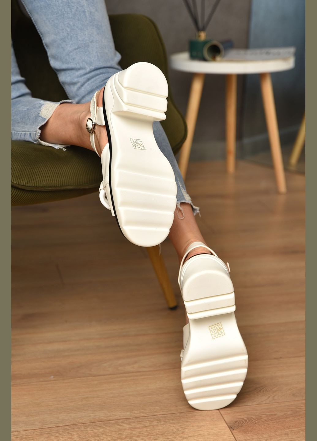 Босоніжки жіночі білого кольору Let's Shop (345569447)