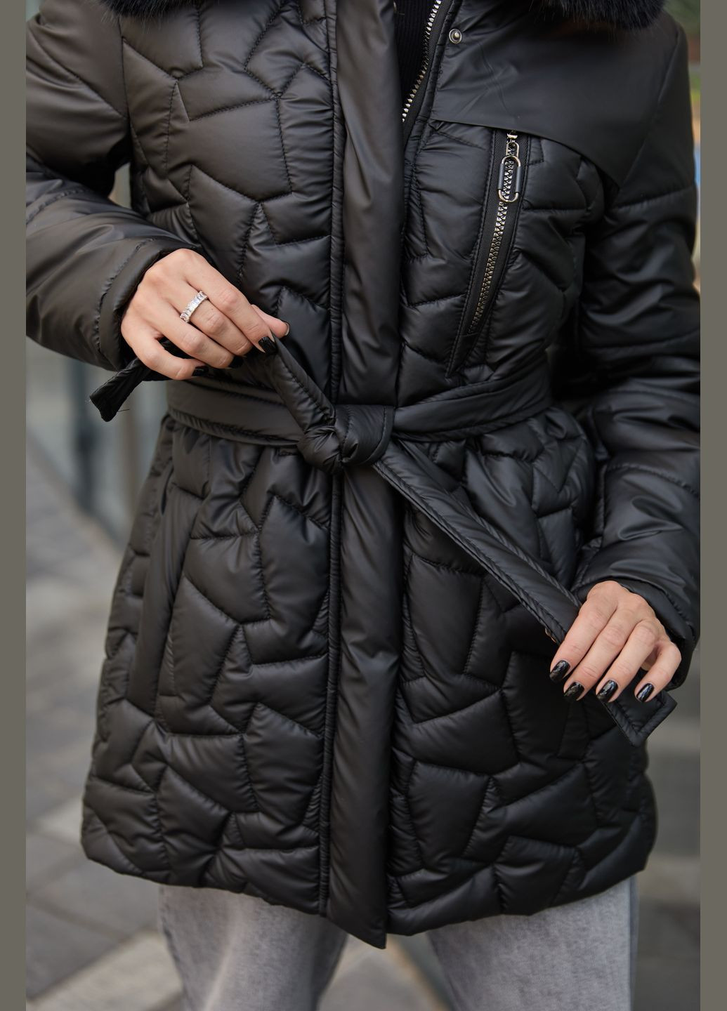 Чорна зимня куртка MN