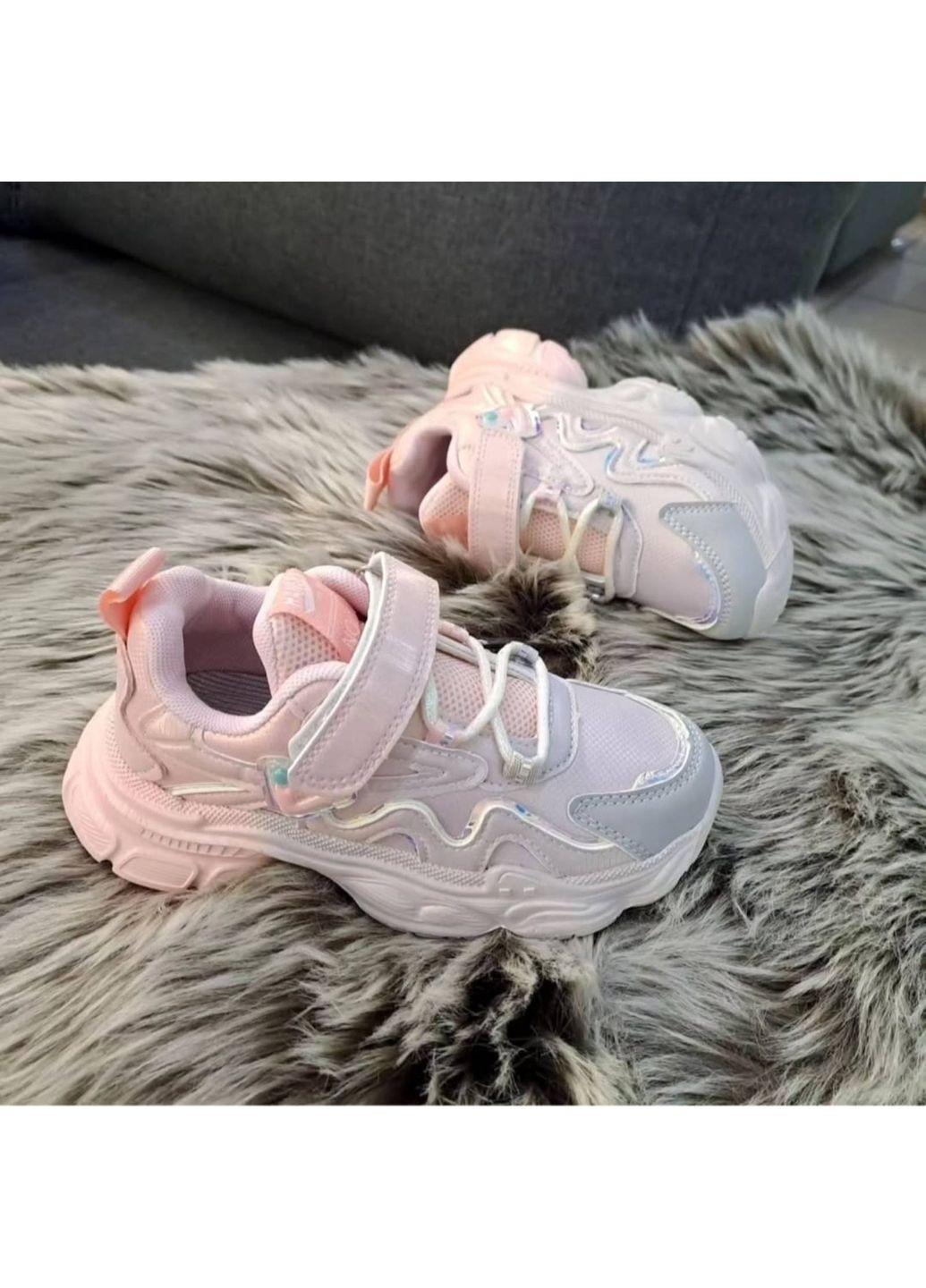 Рожеві яскраві кросівки для дівчаток Clibee