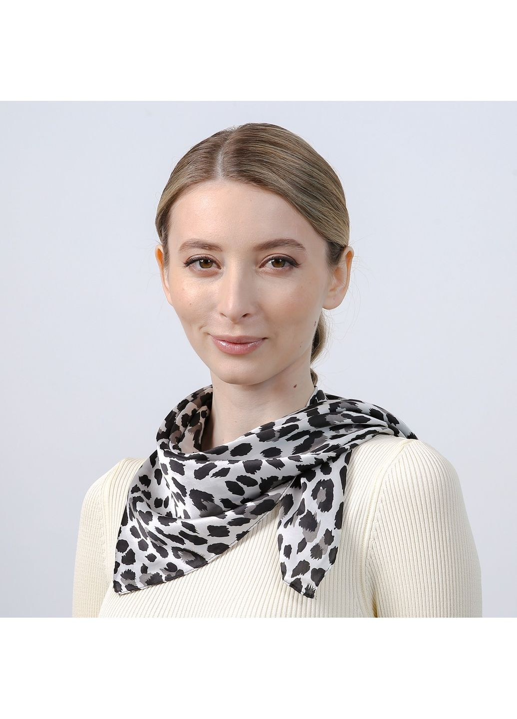 Хустка жіноча з принтом атлас леопард МАЧЕРАТА LuckyLOOK 747-890 (324741851)