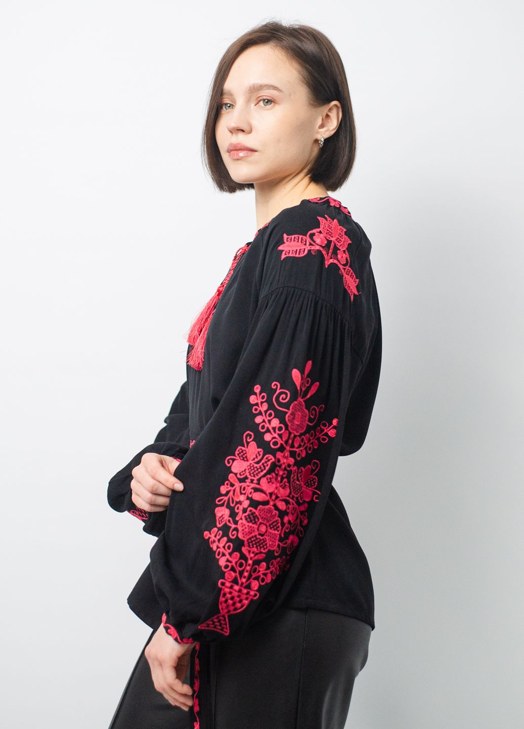 Чёрная вышиванка женская BeART узор цветочный свободная штапель (320382508)