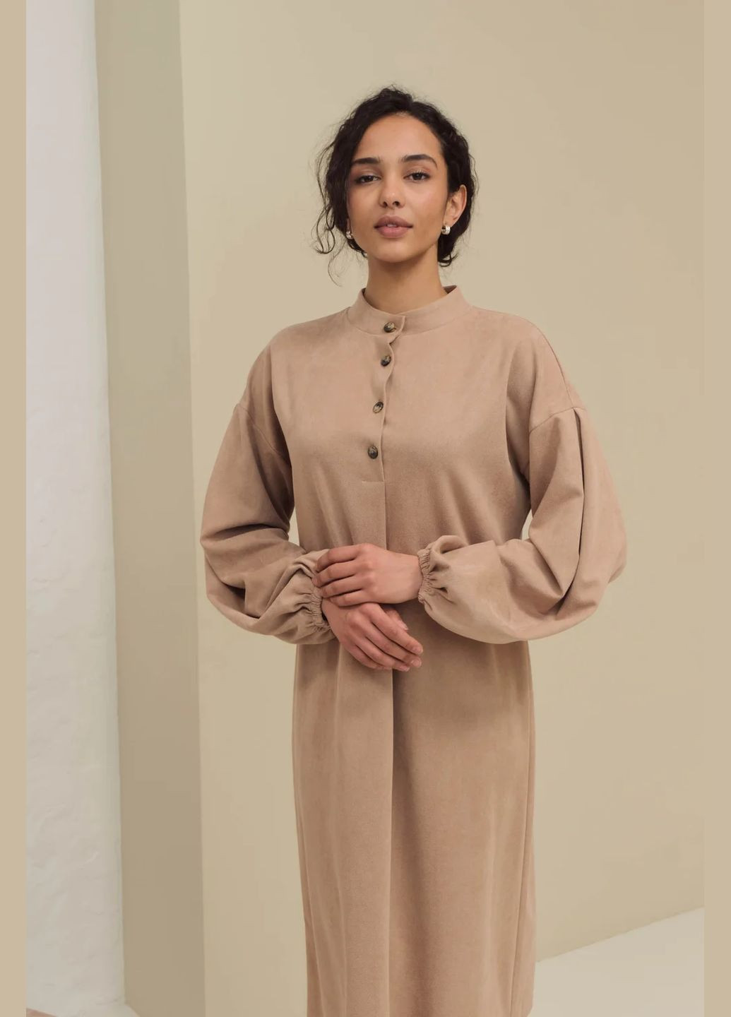 Бежевое деловое, повседневный, кэжуал платье Seventeen