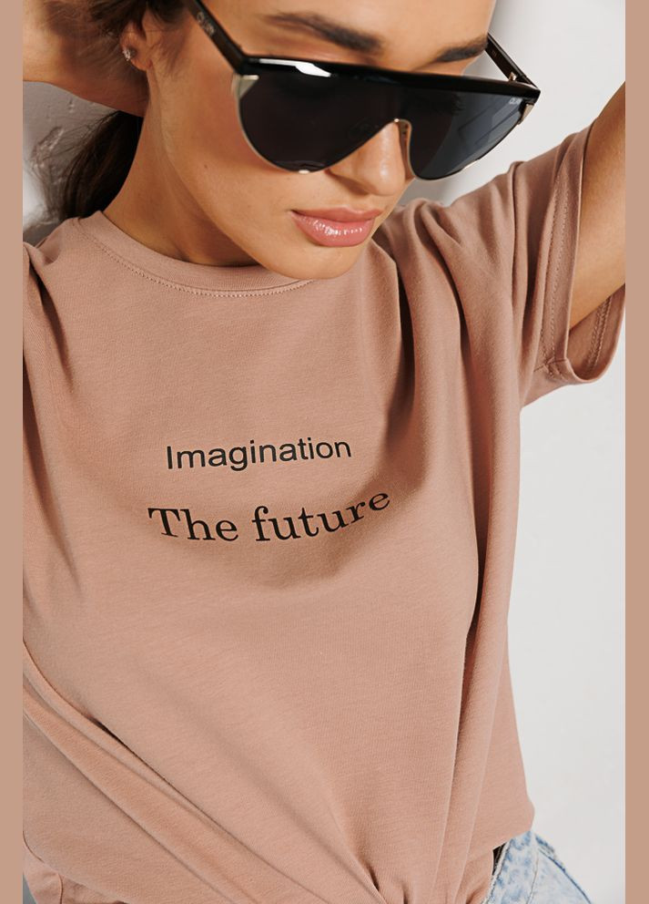 Женская футболка темно-бежевая с надписью Imagination the future Arjen - (289756762)