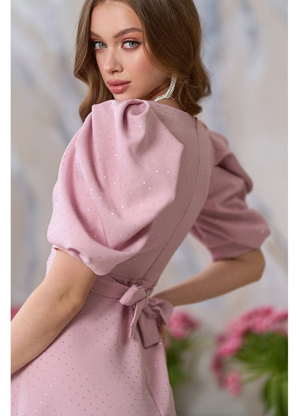 Розовое коктейльное короткое платье со стразами 24118 розовая Tanita-Romario