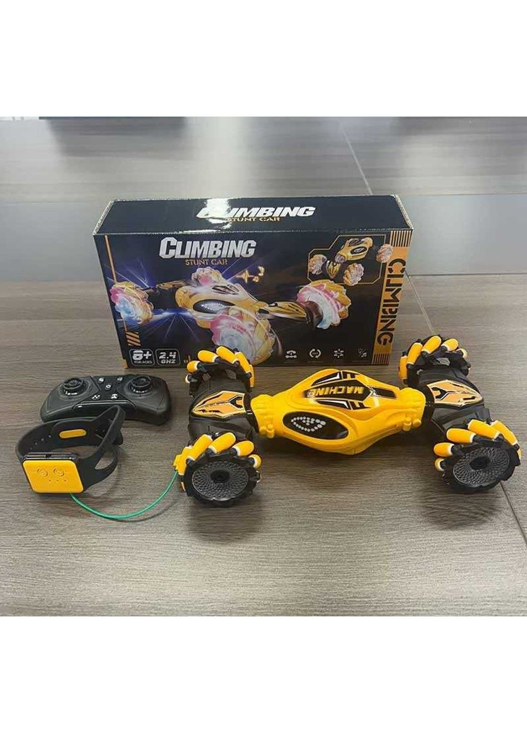 Машинка на радіокеруванні з роликовими колесами, браслет і пульт No Brand (361286506)