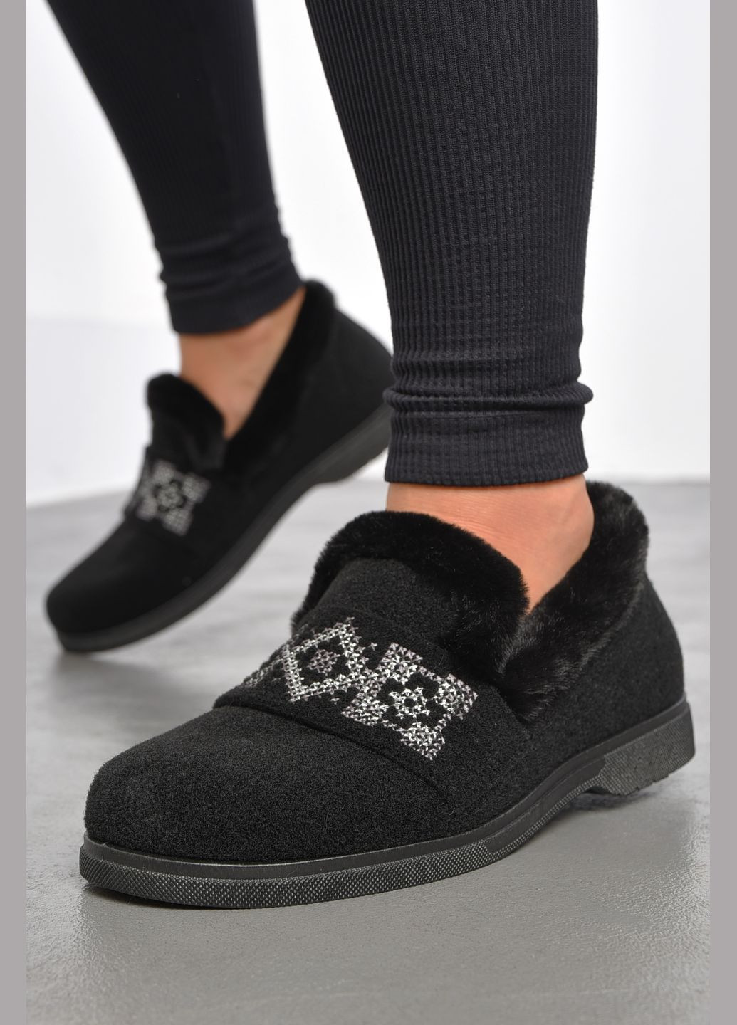 Капці жіночі на хутрі чорного кольору з візерунком Let's Shop (302660856)