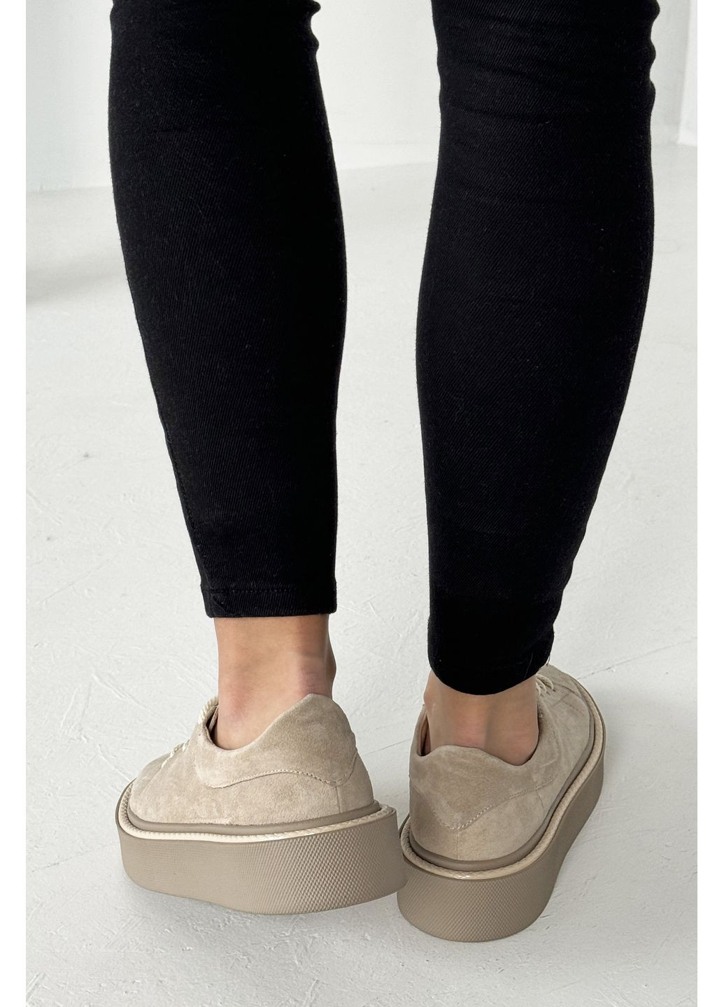 Бежеві чорні замшеві кеди-крипери з потовщеною підошвою INNOE Кеди