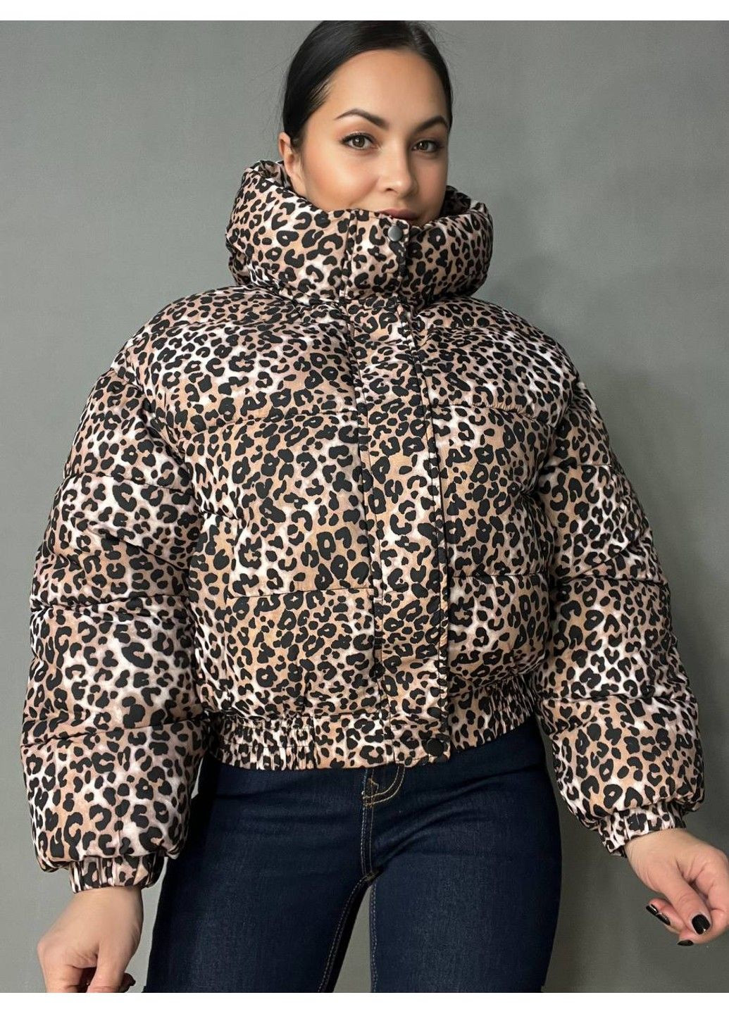 Світло-коричнева демісезонна куртка жіноча 9006 коротка з капюшоном леопардовий принт на резинці демісезонна світло-коричневая Lady yep