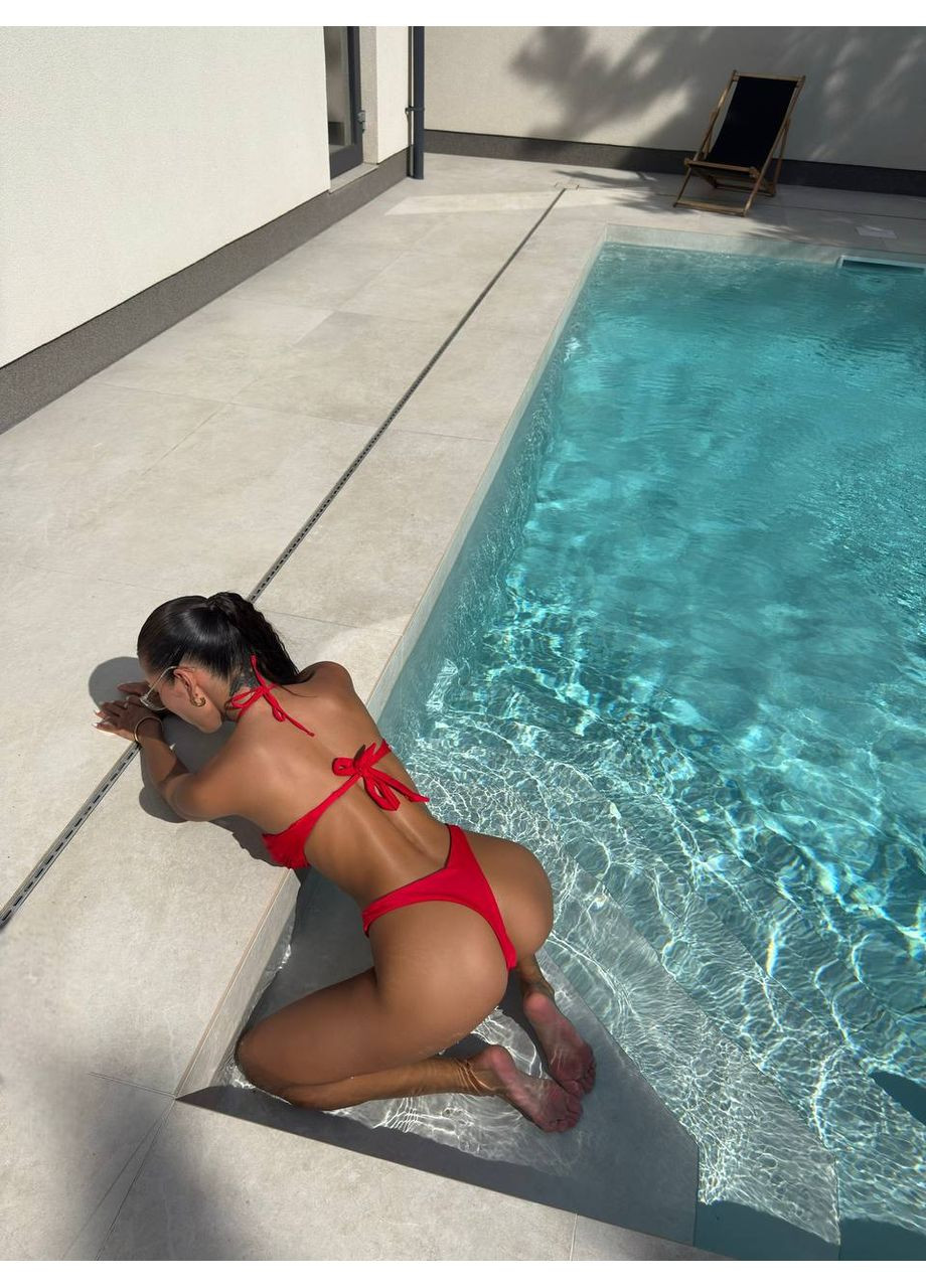 Красный летний роскошный купальник с золотистой фурнитурой раздельный Vakko