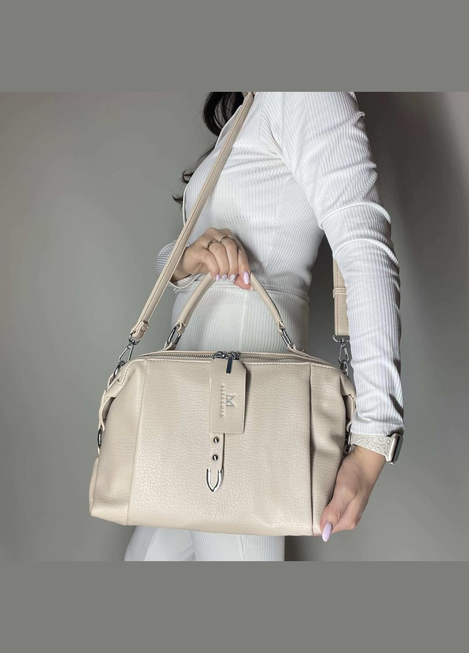 Жіноча сумка з екошкіри з великим відділенням на блискавці світло-бежева Alex&Mia (323158378)