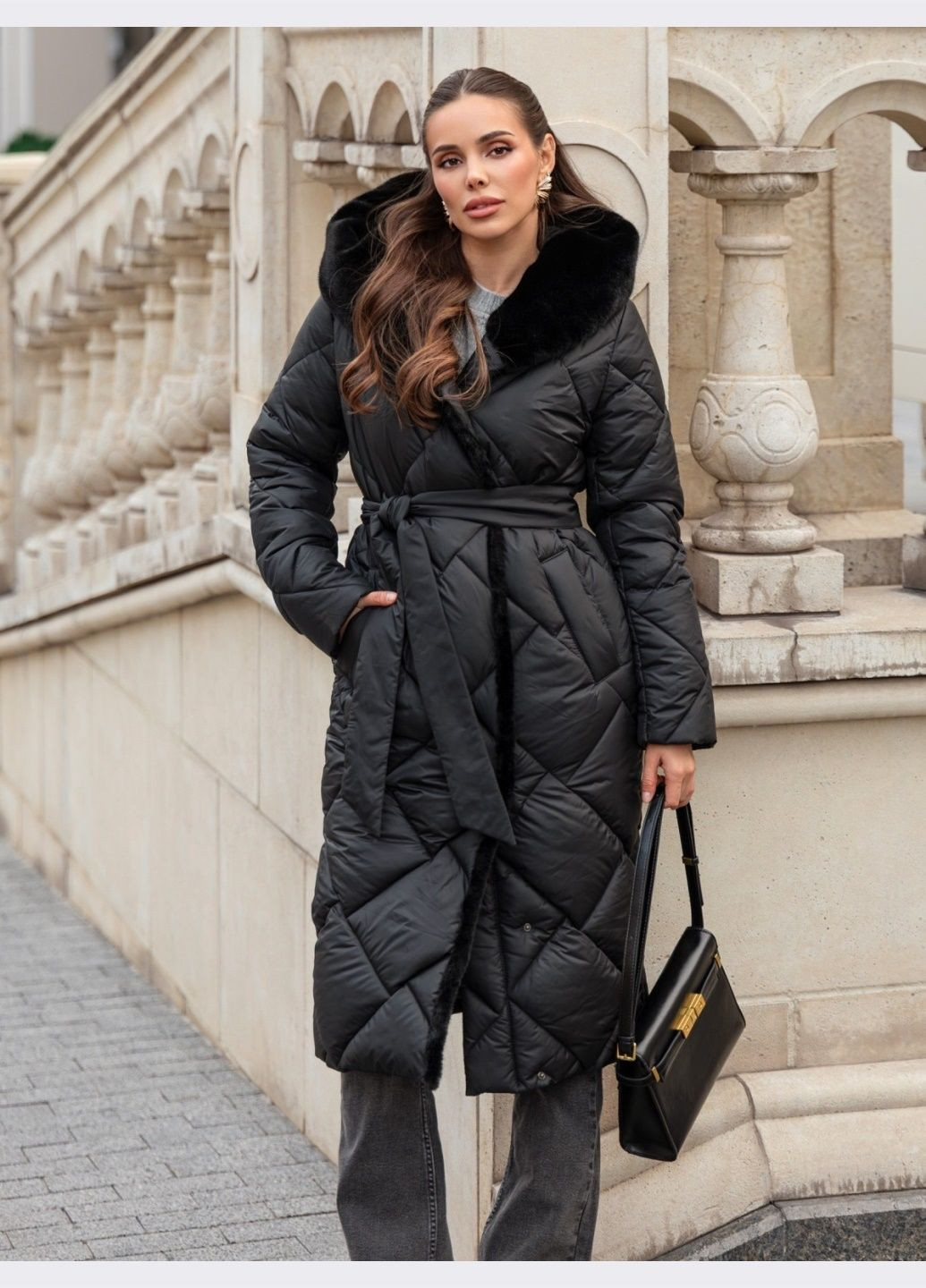 Чорна зимня довга зимова куртка чорного кольору з поясом Dressa