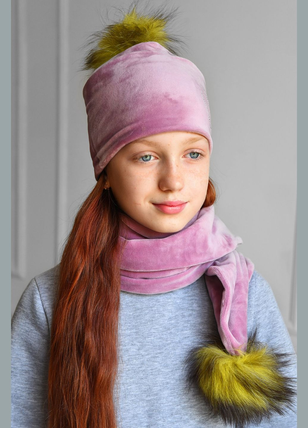 Набір шапка+шарф підлітковий для дівчинки велюровий рожевого кольору Let's Shop (301764074)