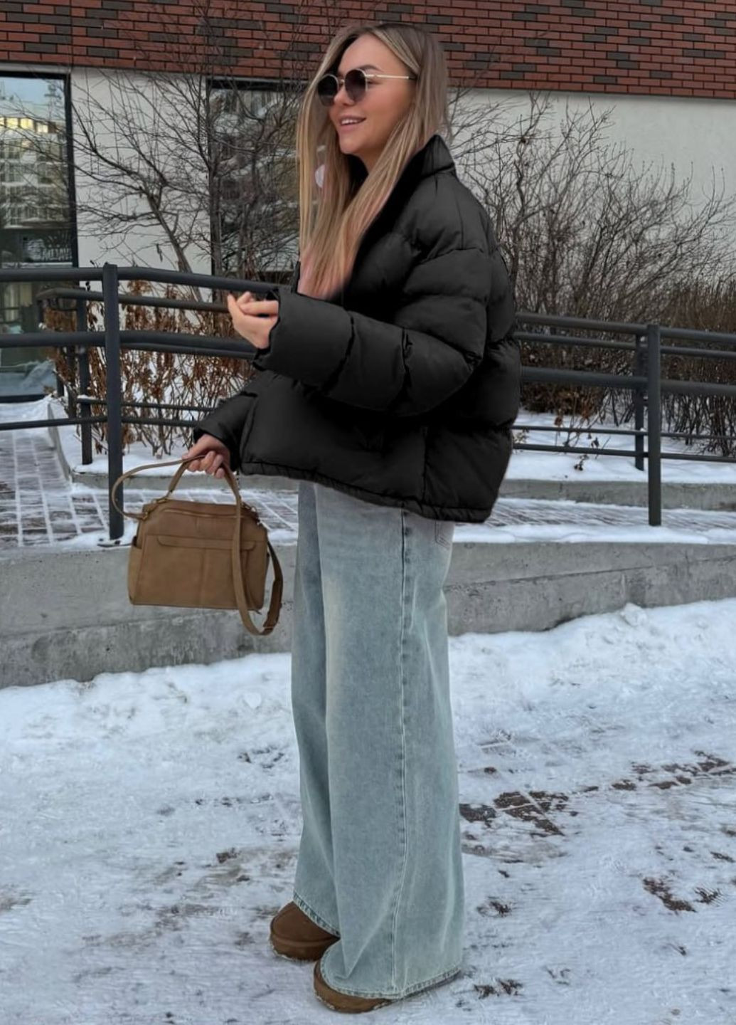 Черная зимняя базовая повседневная стеганная курточка на молнии с длинными рукавами и стойкой воротником Україна