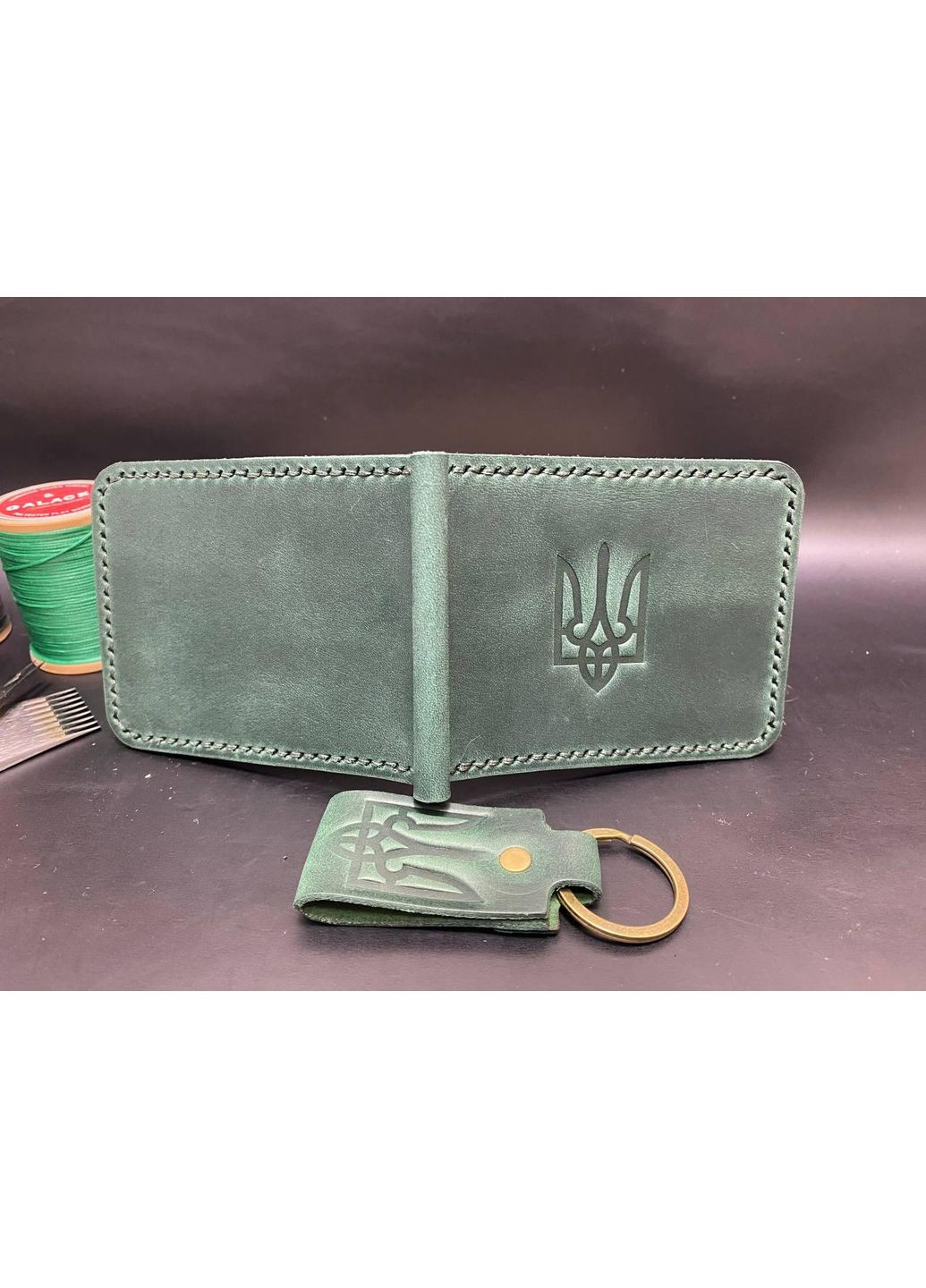Затиск Для Грошей із Натуральної Шкіри з Гербом Набір + Брелок Колір Шкіряний Гаманець No Brand (358203452)